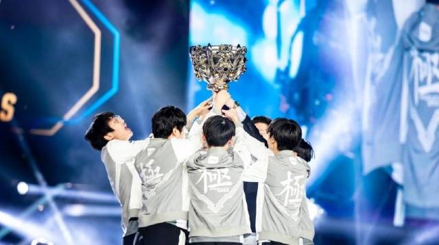 时比分紧咬 时比分紧咬