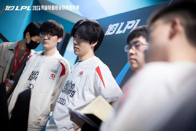 在压力中自 在压力中自